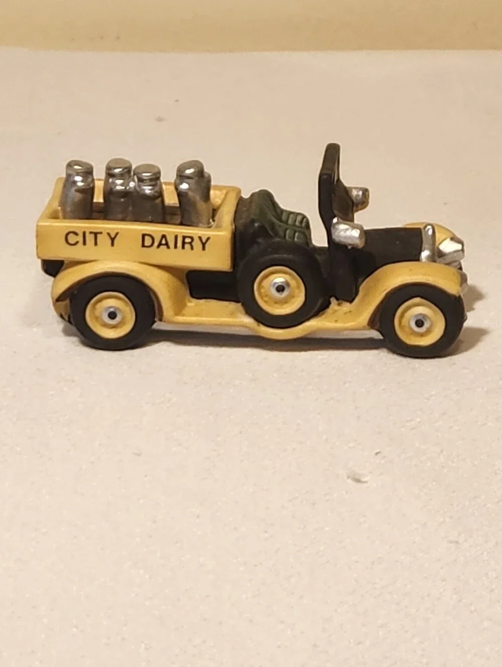 Dept 56 Heritage Village Transport City Bus & Dairy Truck #5983-8 In Box Retired